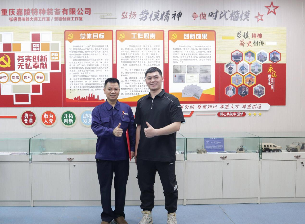 荣誉解码 向新而行|从边境风沙到金奖舞台:他们掀起固定翼无人机“刹车革命” 荣誉解码 向新而行|从边境风沙到金奖舞台:他们掀起固定翼无人机“刹车革命”