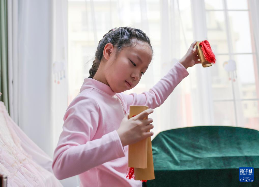 小小快板手 传承老技艺