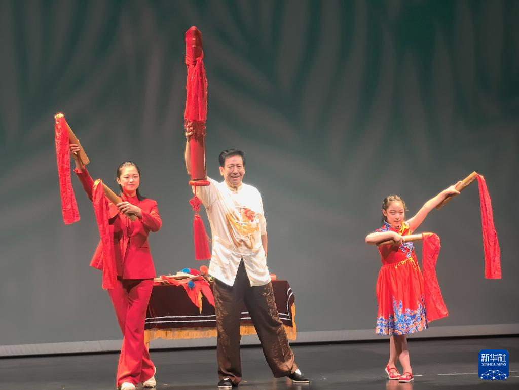 小小快板手 传承老技艺