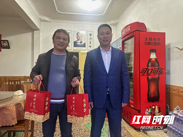 公益乡村慰问走进花明楼 拍摄红色之地看望当地乡亲 图片2.png