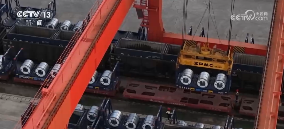 33.78亿吨、3%，创新高！铁路货运“大动脉”畅通有力 成绩单“含金量”足