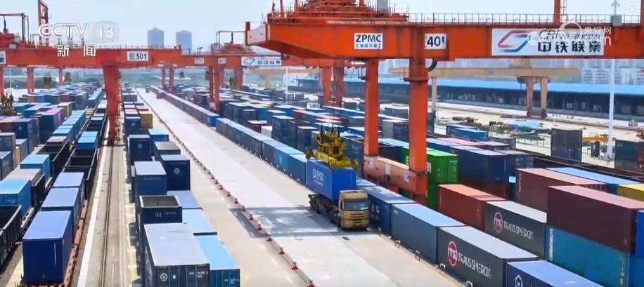 33.78亿吨、3%，创新高！铁路货运“大动脉”畅通有力 成绩单“含金量”足