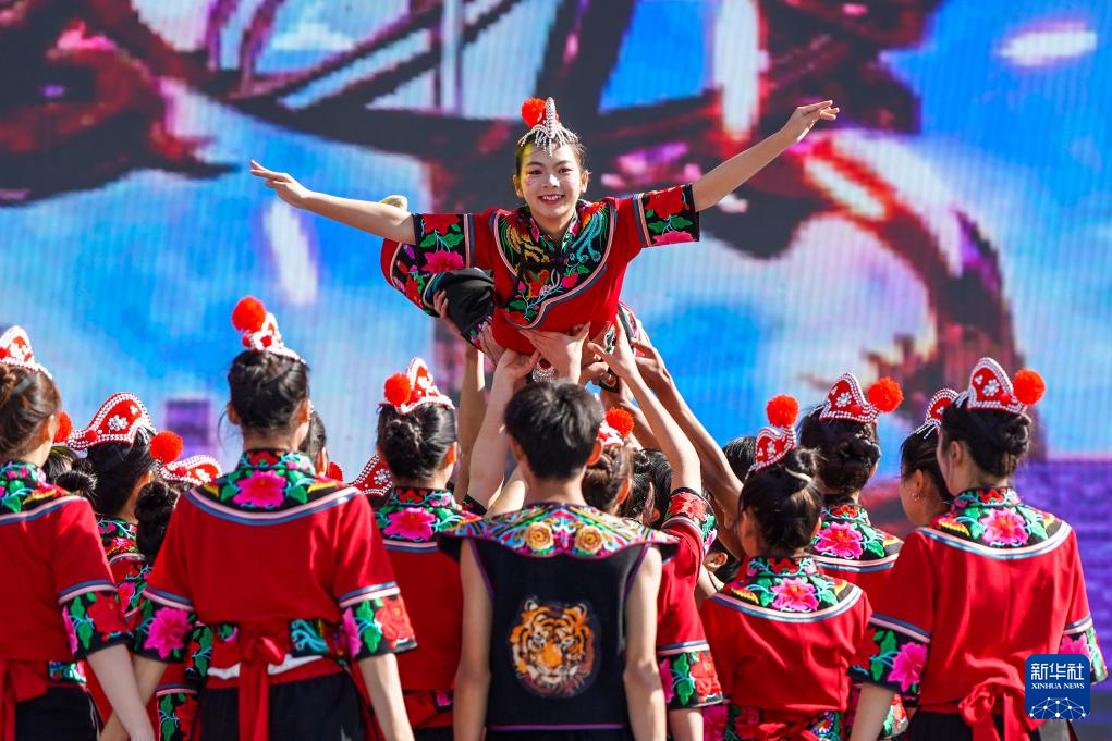 云南禄劝彝族苗族自治县庆祝成立40周年