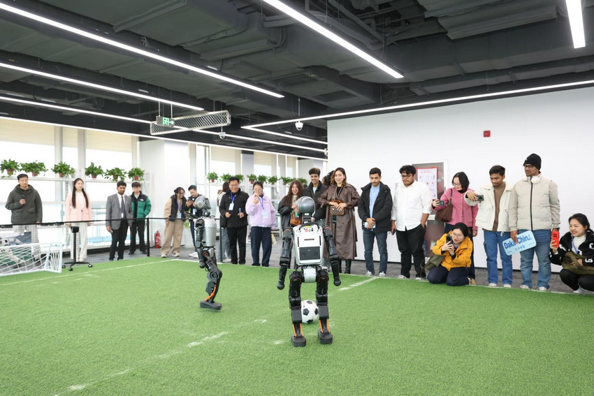 【2025打卡中国】外国网红点赞“Amazing郑州”：在这里看见未来中国的模样