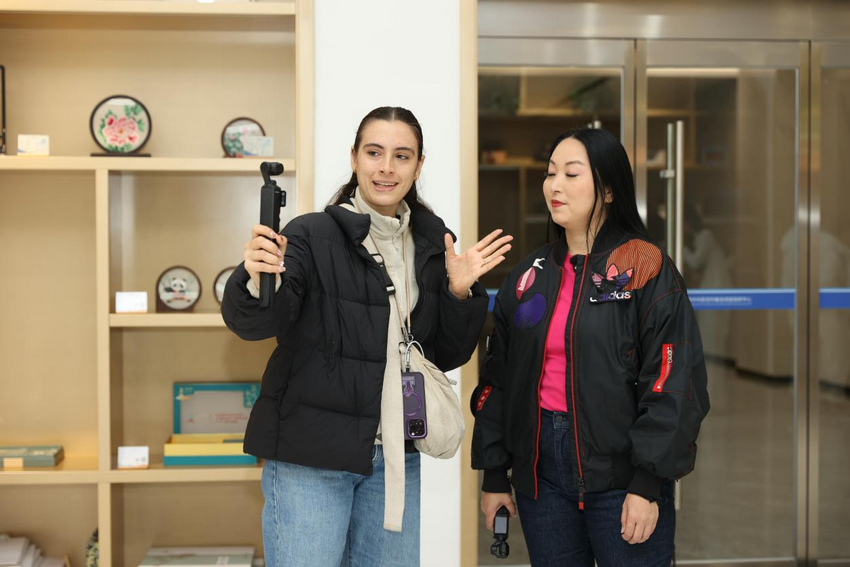 【2025打卡中国】外国网红点赞“Amazing郑州”：在这里看见未来中国的模样