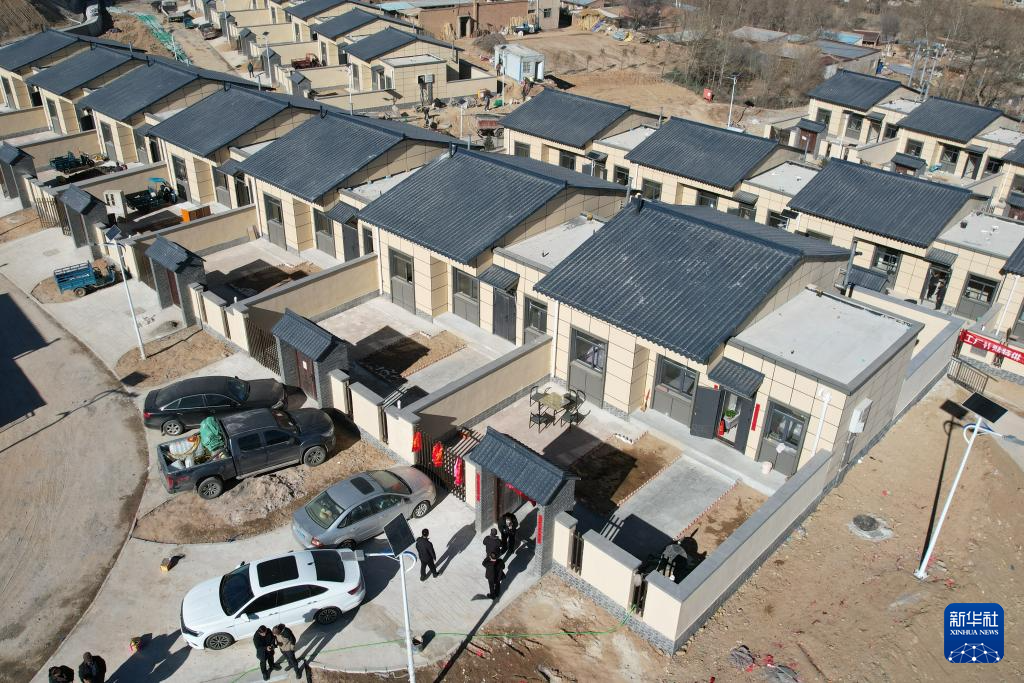 甘肃榆中受灾群众陆续搬进新居