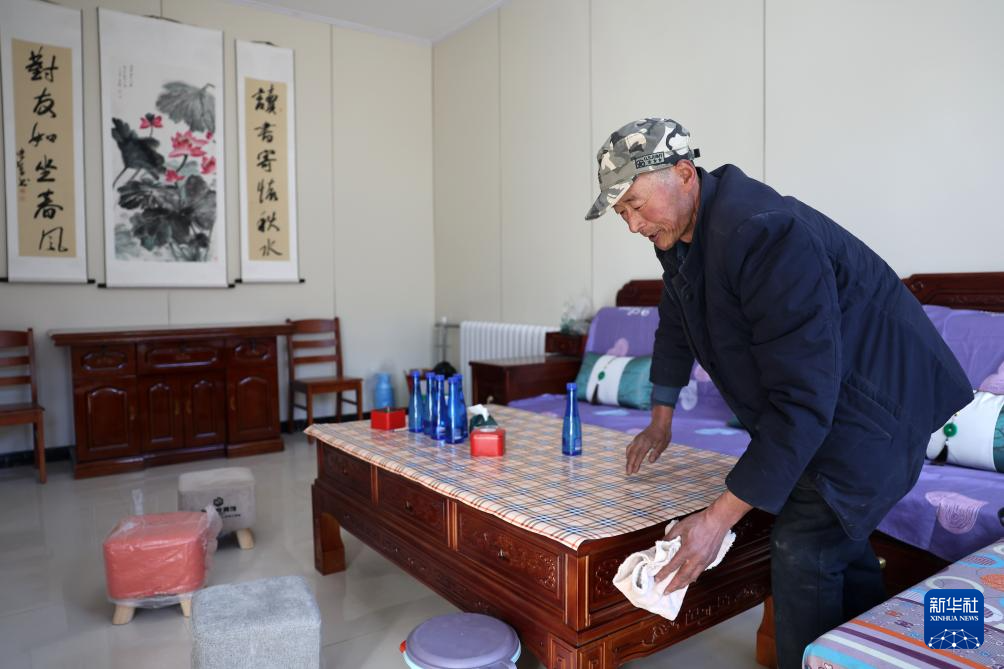 甘肃榆中受灾群众陆续搬进新居