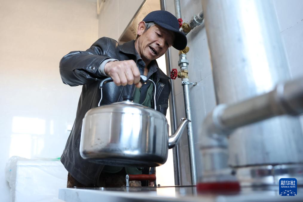 甘肃榆中受灾群众陆续搬进新居