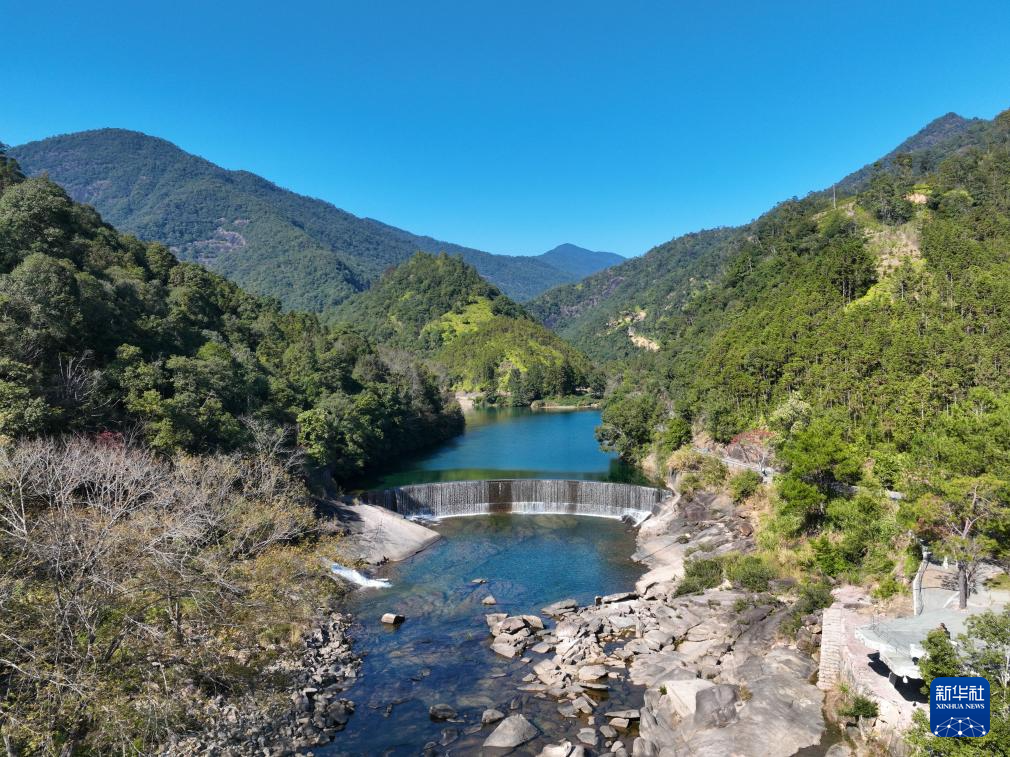 武夷冬韵醉游人