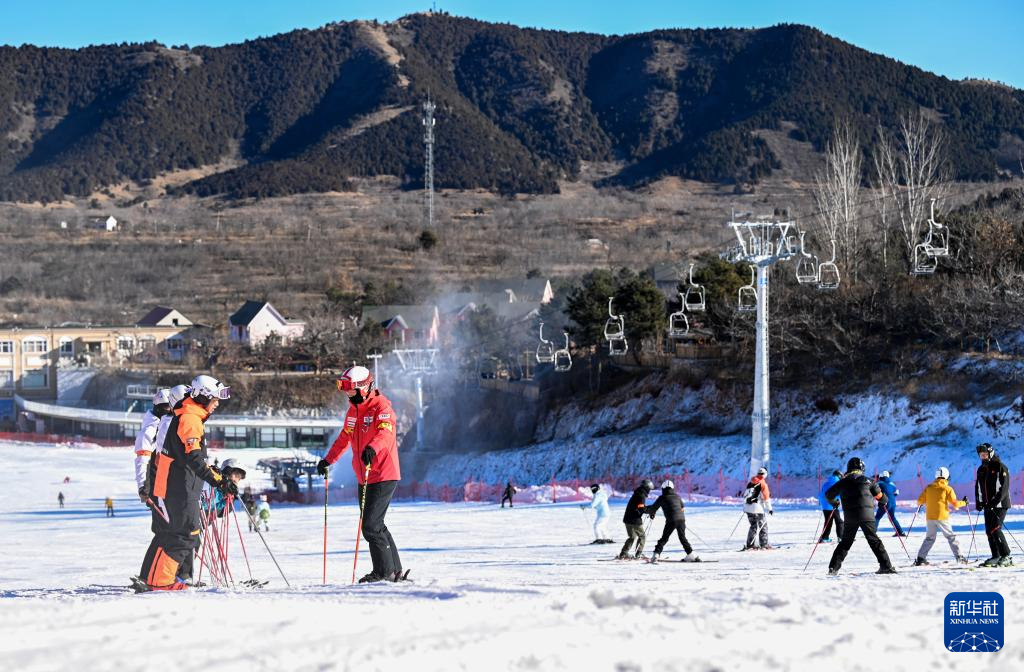 天津：燕山脚下 冰雪经济持续升温
