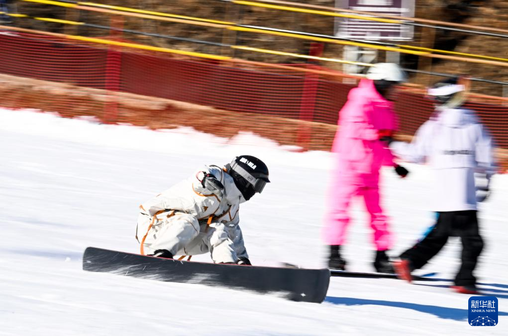 天津：燕山脚下 冰雪经济持续升温