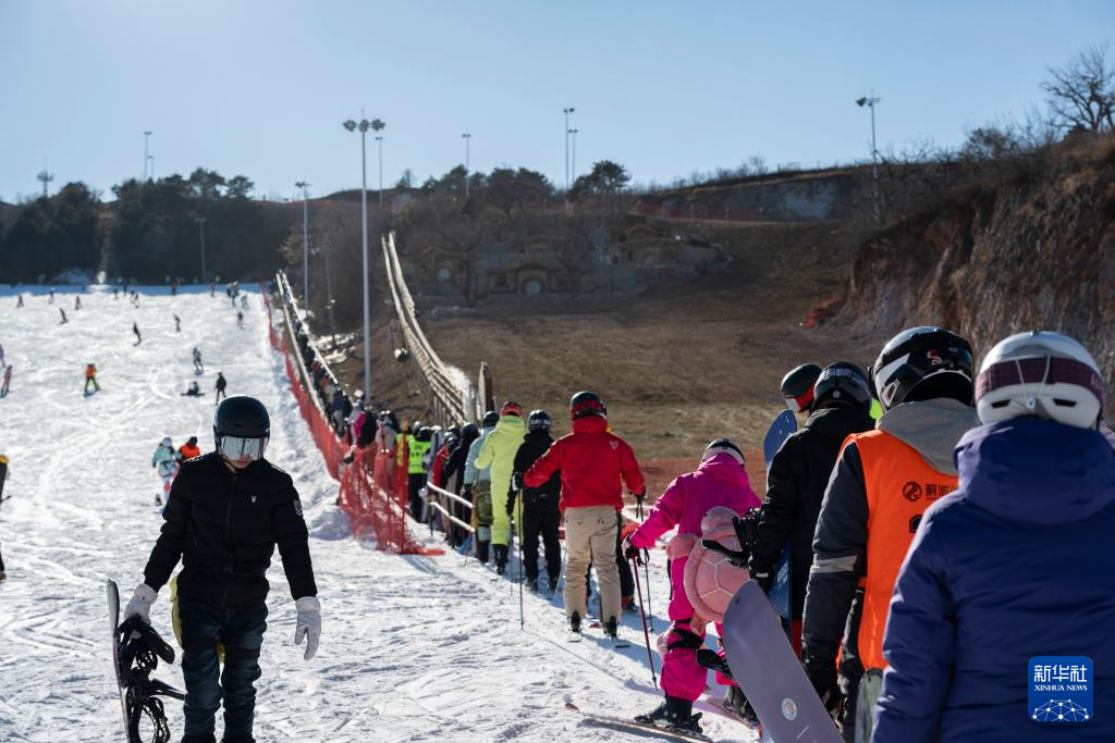 天津：燕山脚下 冰雪经济持续升温