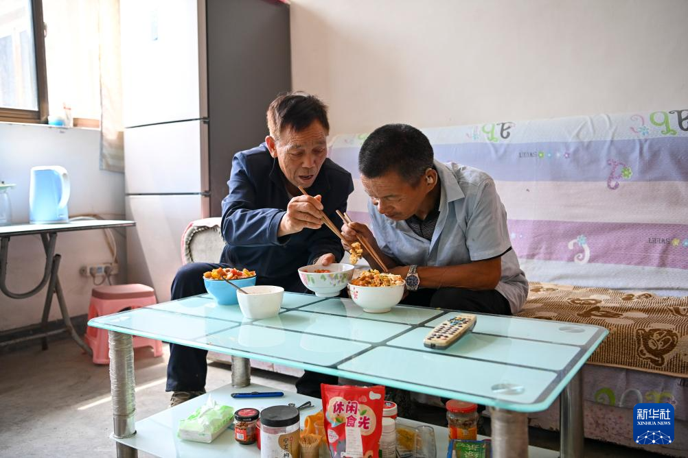 山西平顺：“爱的循环！这个村子很“暖”