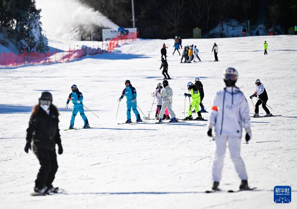 燕山脚下 冰雪经济持续升温