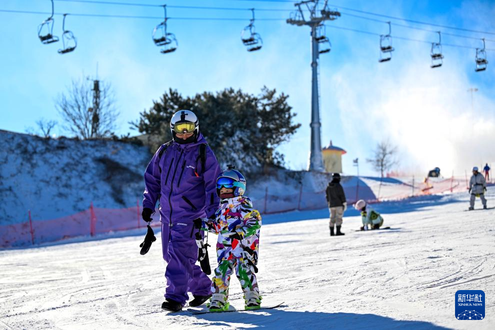 燕山脚下 冰雪经济持续升温