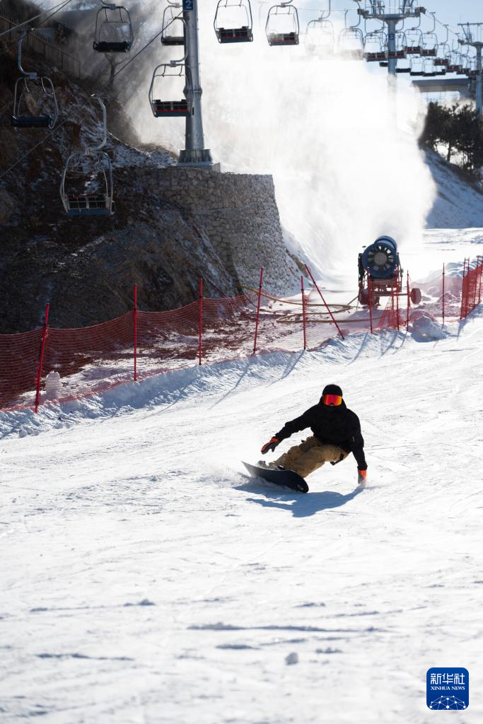 燕山脚下 冰雪经济持续升温