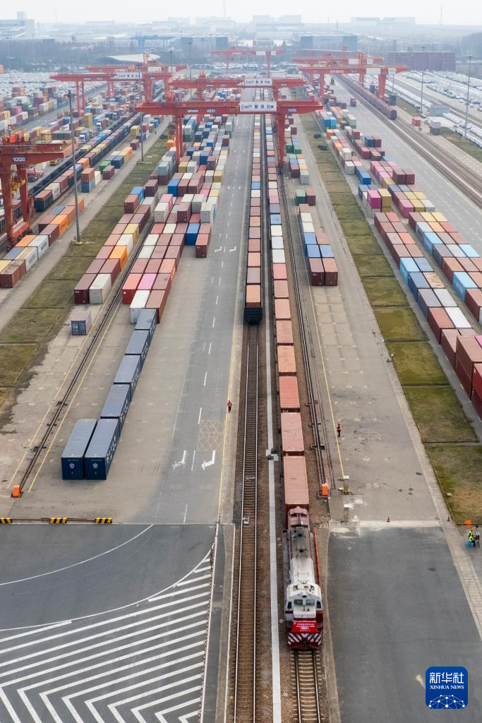 上海海铁联运业务量突破100万标箱