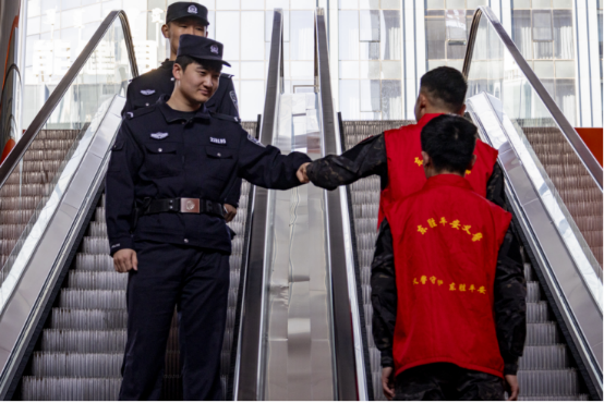 “三见警”的东胜实践：从“见警察”到“见安全”的治理效能变革