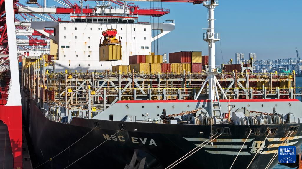 山东港口青岛港：年货物吞吐量再破7亿吨