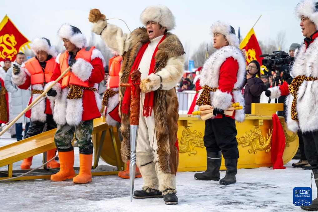 哈尔滨采冰节启幕 “冰城”进入采冰季