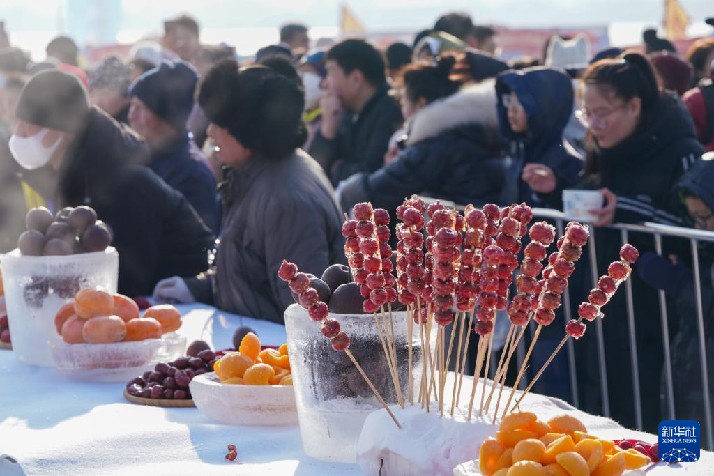 哈尔滨采冰节启幕 “冰城”进入采冰季