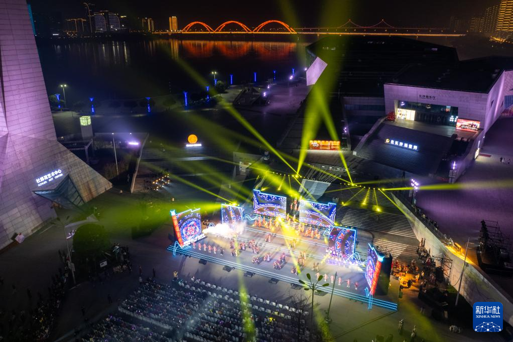 2025年湖南“欢乐潇湘”优秀群众文艺作品展演在长沙举行