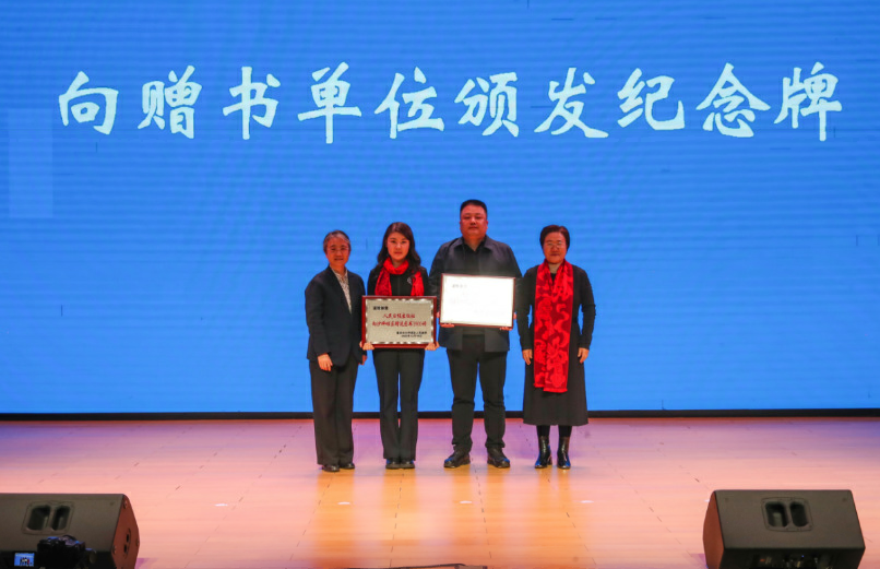 人民日报光明日报向沙坪坝赠书近5000本