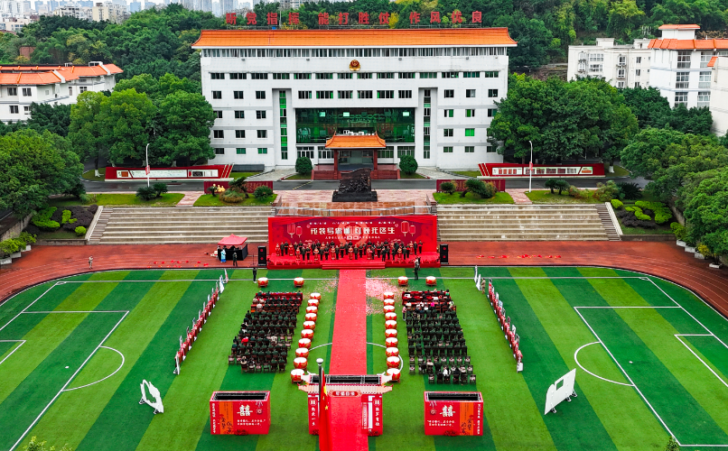 右手敬礼，左手牵你！这场军营集体婚礼甜蜜度拉满