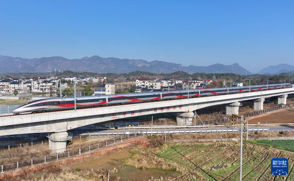 杭衢高铁开通运营