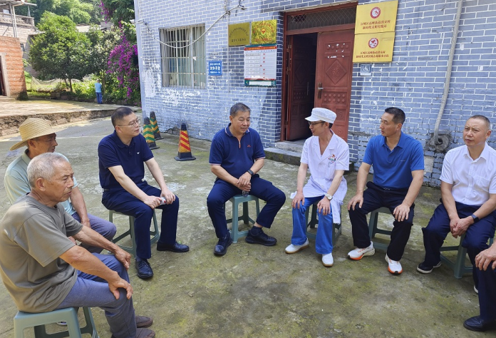 “小切口”里的大民生：重庆市人大专项监督如何打通村民就医“最后一公里”