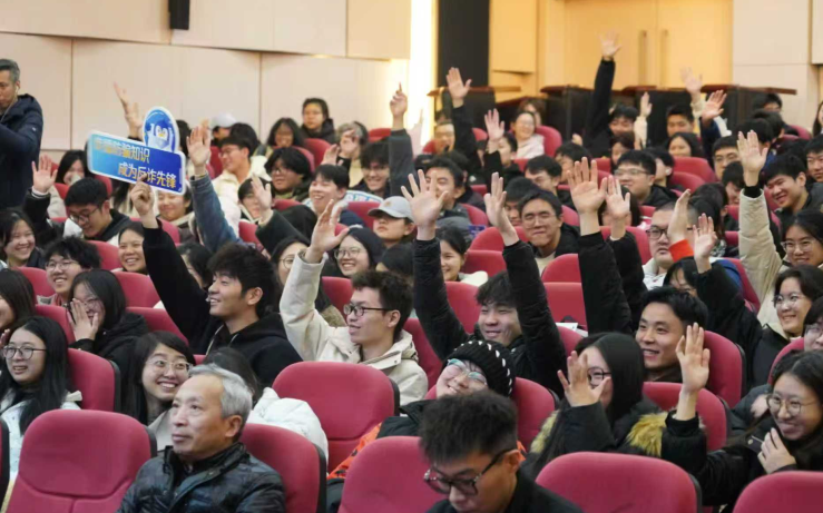 当反诈遇上“脱口秀”：重庆校园上演反诈课堂