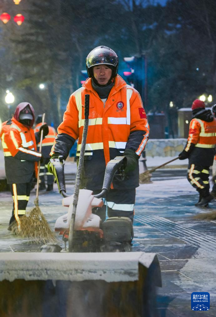 长春:积极应对降雪降温