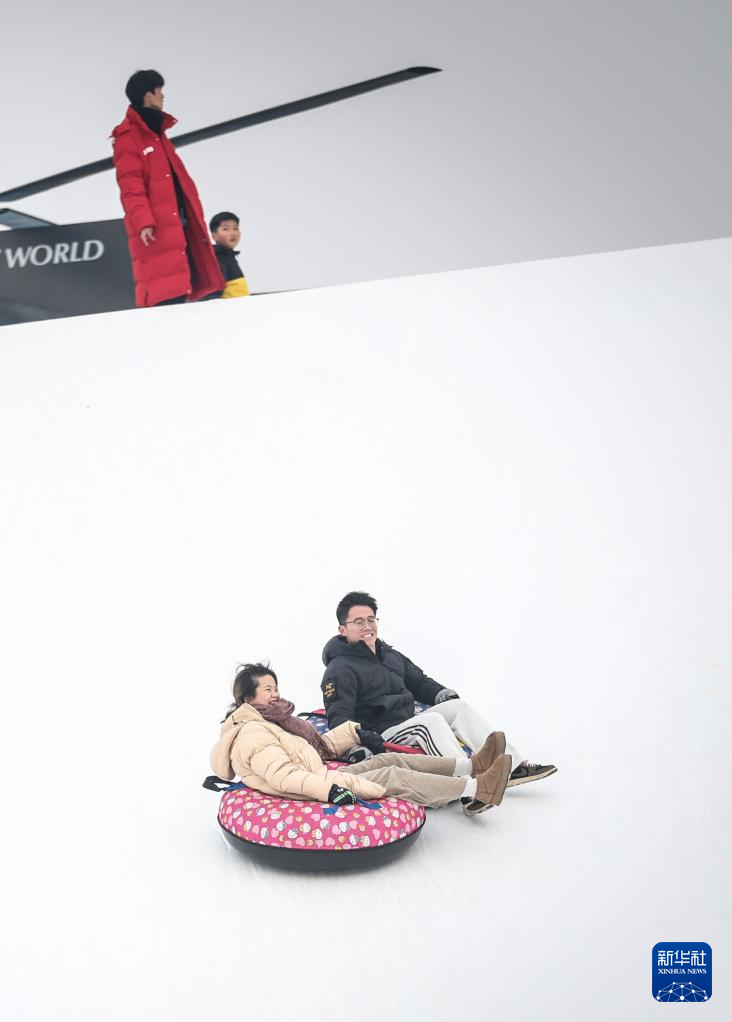 沈阳:“冰雪+温泉”引爆冬季文旅