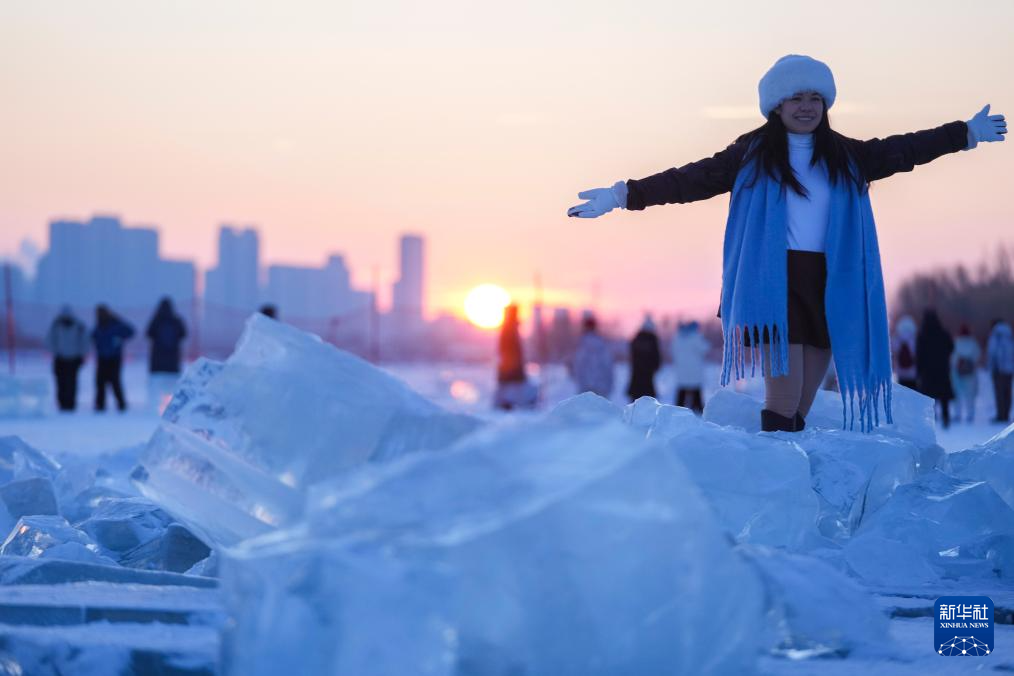 尔滨“钻石海” 浪漫赏落日
