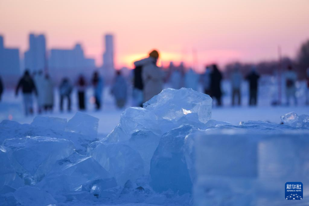 尔滨“钻石海” 浪漫赏落日