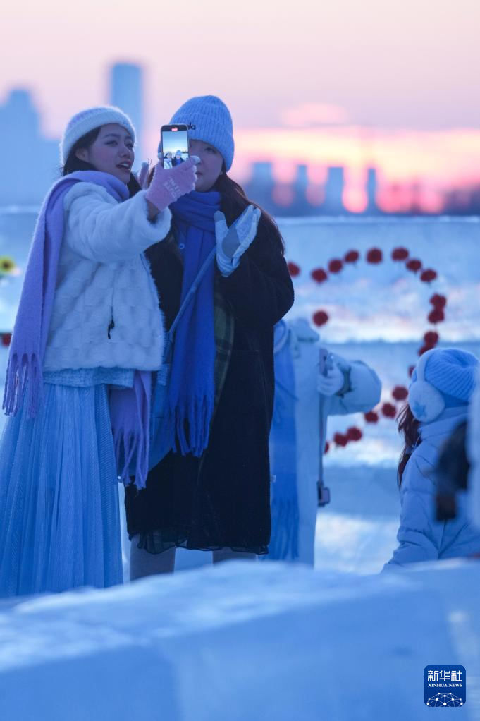 尔滨“钻石海” 浪漫赏落日