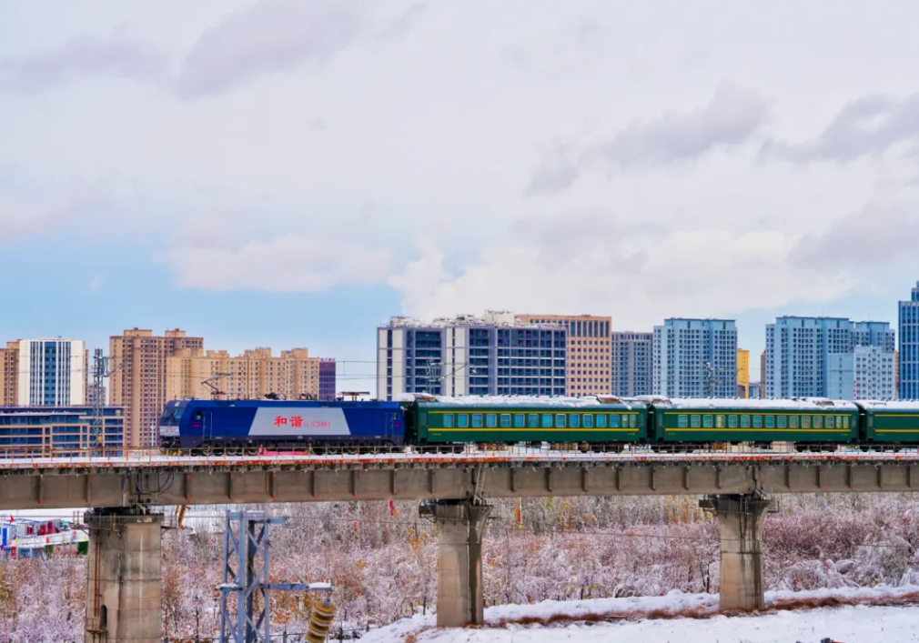 “十五五”开局首次调图 新疆铁路增开6对 升级4对旅客列车 为地区经济高质量发展注入新动能