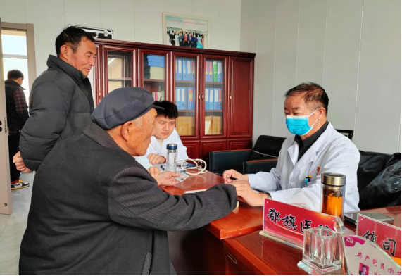 鄂托克旗:“家庭医生”用温情守护农牧民健康