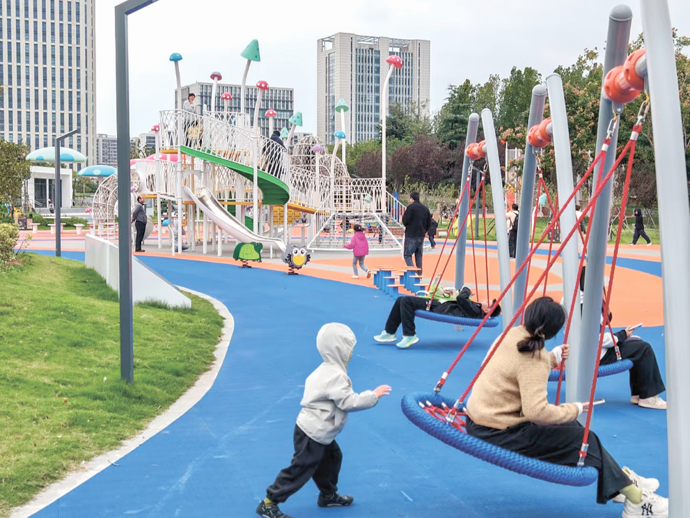 连云港：公园变身儿童“快乐星球”&nbsp;“1米高度”见城市温度