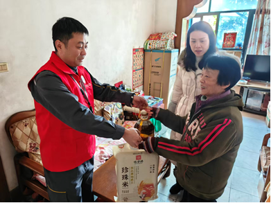 政企联动送关怀 重庆筑牢老年群体冬季用气安全防线