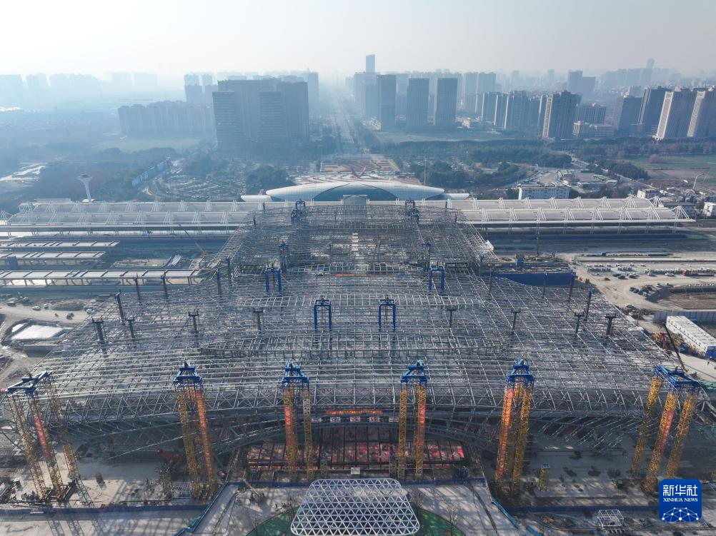 新建上海至南京至合肥高铁南通站侧式站房钢结构顺利提升