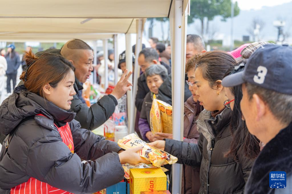 重庆巴南:特色展销人气旺 激发消费新活力