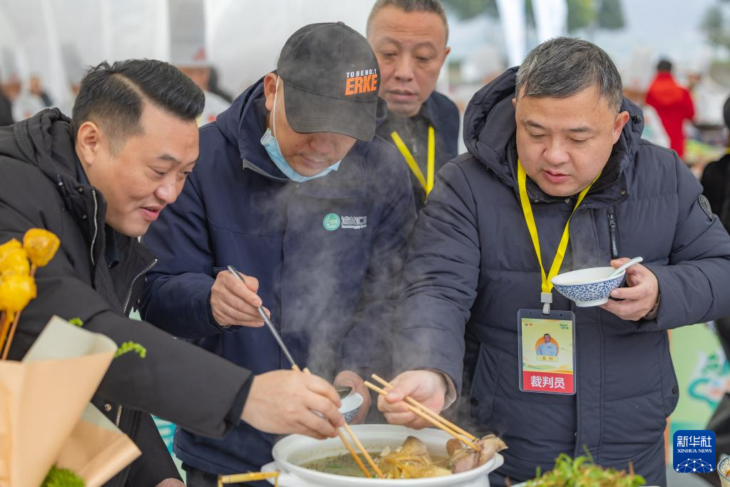 重庆巴南:特色展销人气旺 激发消费新活力