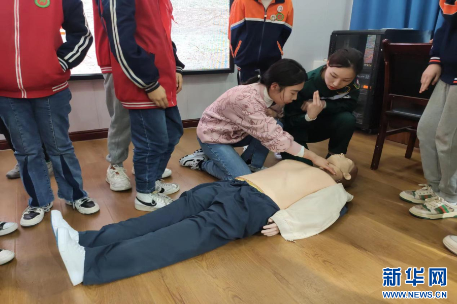 河南多地开展国家急救日倡议活动