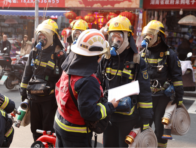湘西土家族苗族自治州老旧市场（商场）灭火救援实战化演练在吉首开展