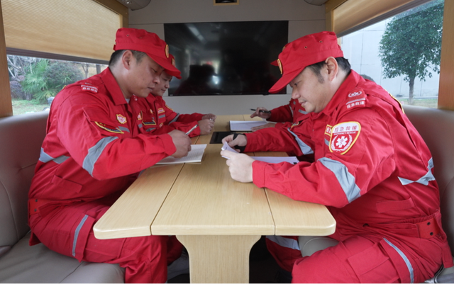 湘西土家族苗族自治州老旧市场（商场）灭火救援实战化演练在吉首开展