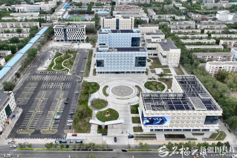 提案议案点击丨给中小型企业装上“数字大脑”