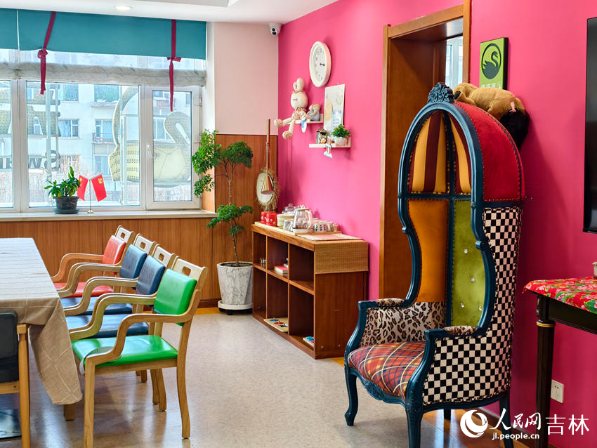 多点赋能筑暖巢 长春勾勒银发幸福图景 亲亲园养老护理康复中心公共活动区。人民网记者 关思聪摄