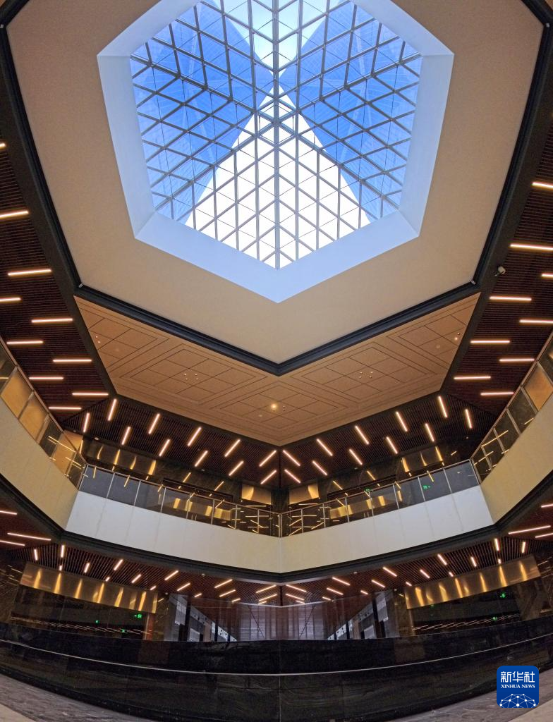 上海:临港新片区中银金融中心竣工