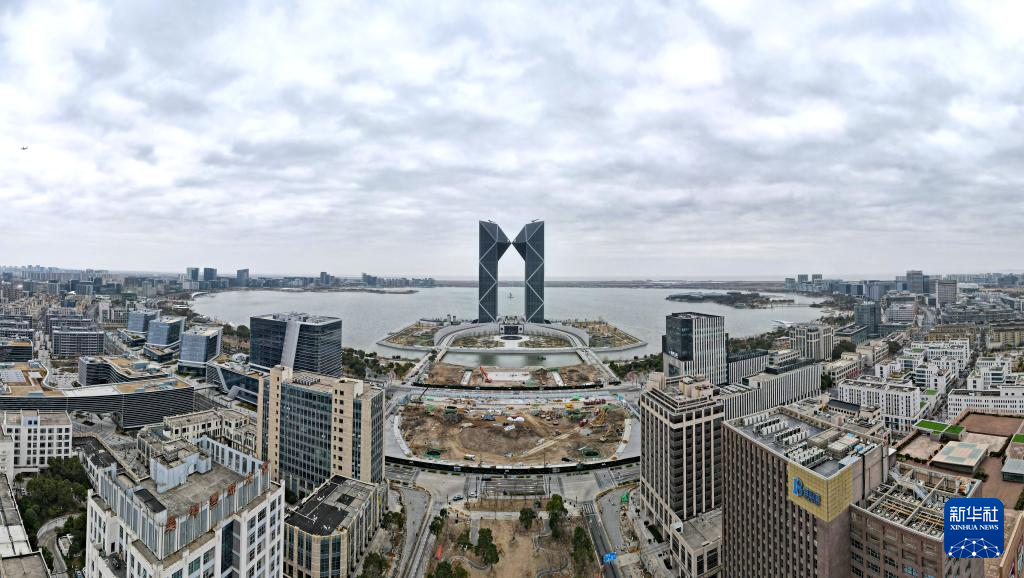 上海:临港新片区中银金融中心竣工